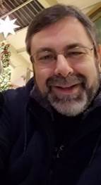 A person wearing glasses

Description automatically generated with medium confidence